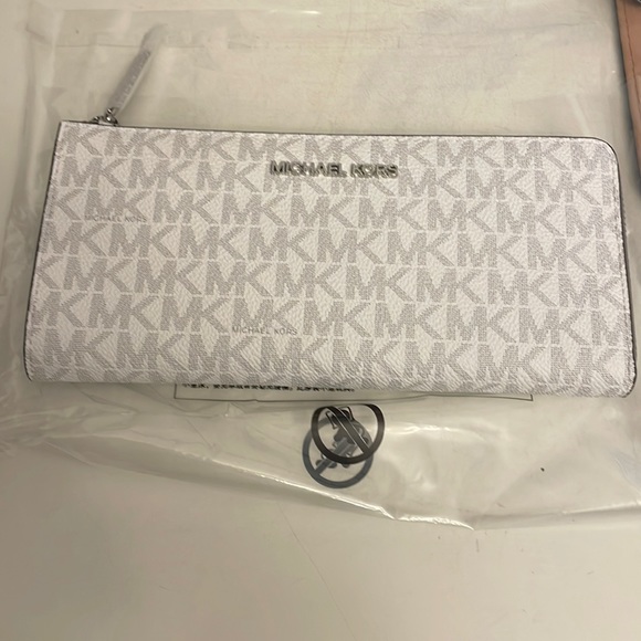 NWT Michael Kors Jet Set Wallet Saffiano Leather. - Picture 1 of 3